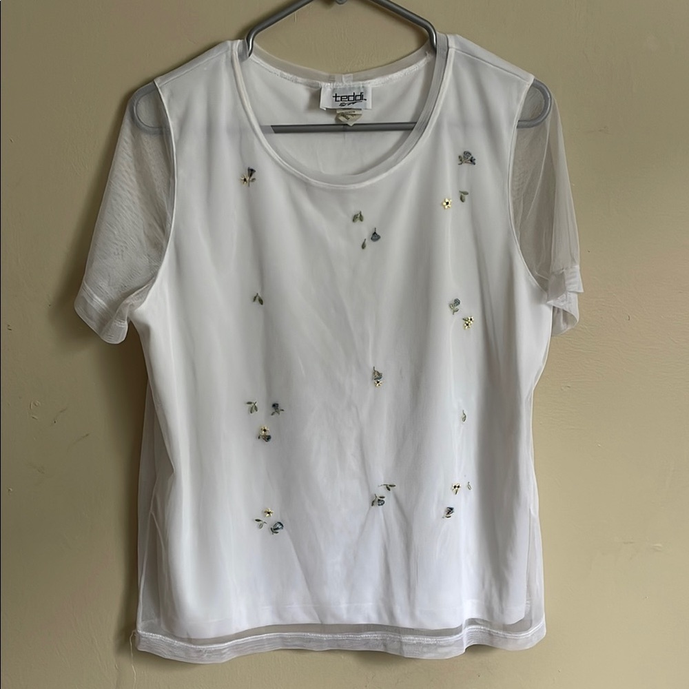 White Embroidered Women’s Top (Bin M)​​